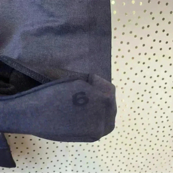 Lululemon Seamlessly Street crop - Picture 3 of 8